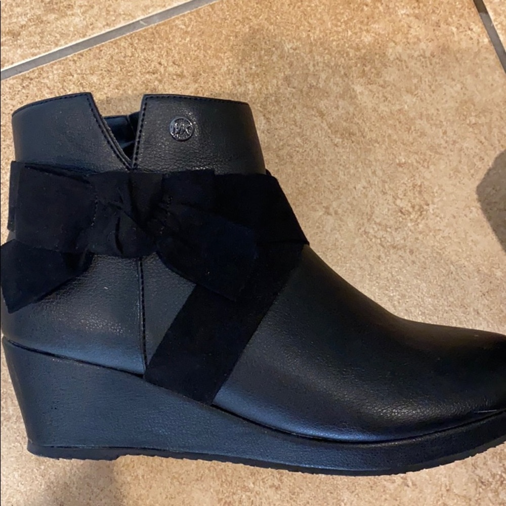 Michael Kors girls boot size 4